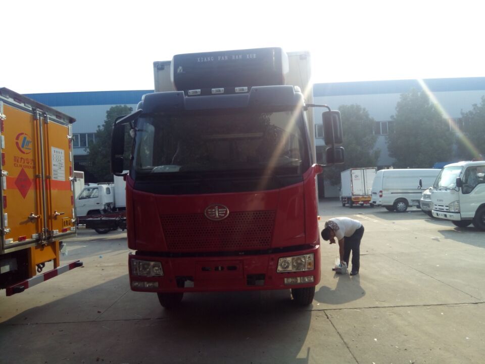 解放J6 6米8冷藏車